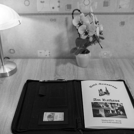 מנדן Hotel Am Rathaus מראה חיצוני תמונה