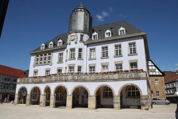 מנדן Hotel Am Rathaus מראה חיצוני תמונה