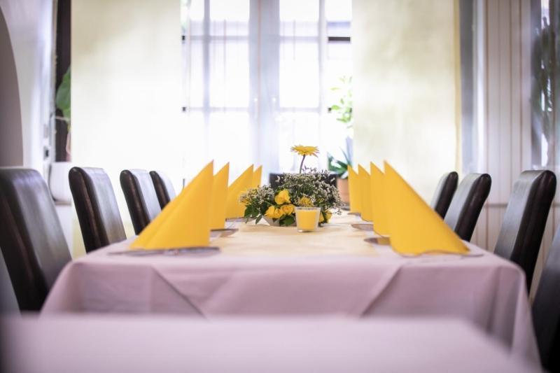 מנדן Hotel Am Rathaus מראה חיצוני תמונה