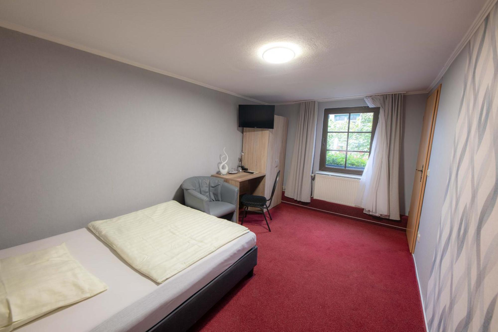 מנדן Hotel Am Rathaus מראה חיצוני תמונה