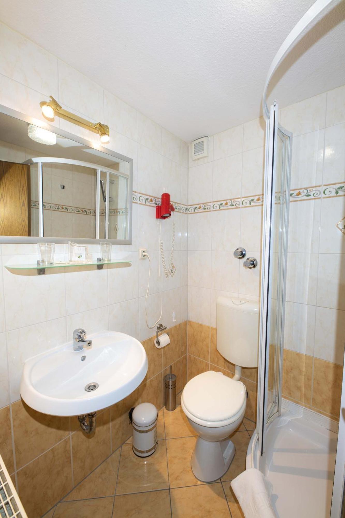 מנדן Hotel Am Rathaus מראה חיצוני תמונה
