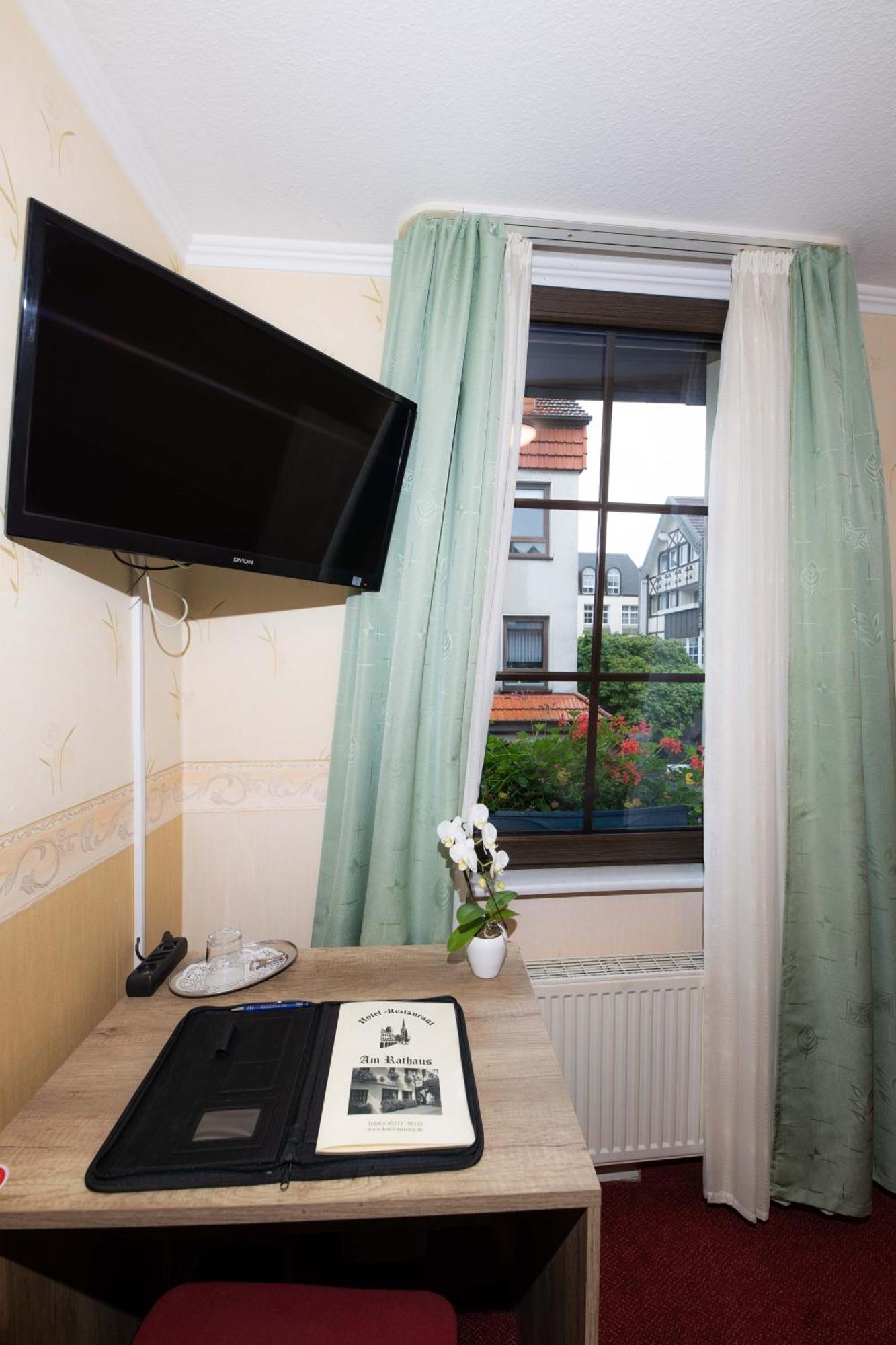 מנדן Hotel Am Rathaus מראה חיצוני תמונה