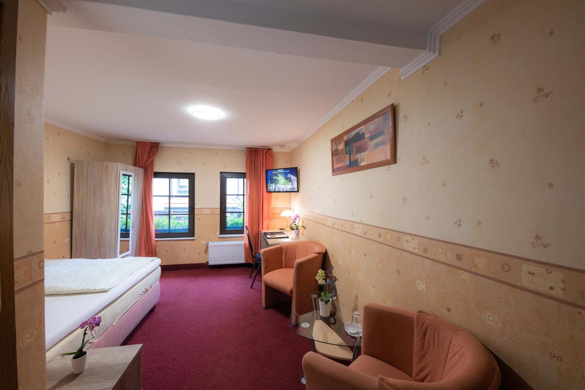 מנדן Hotel Am Rathaus מראה חיצוני תמונה