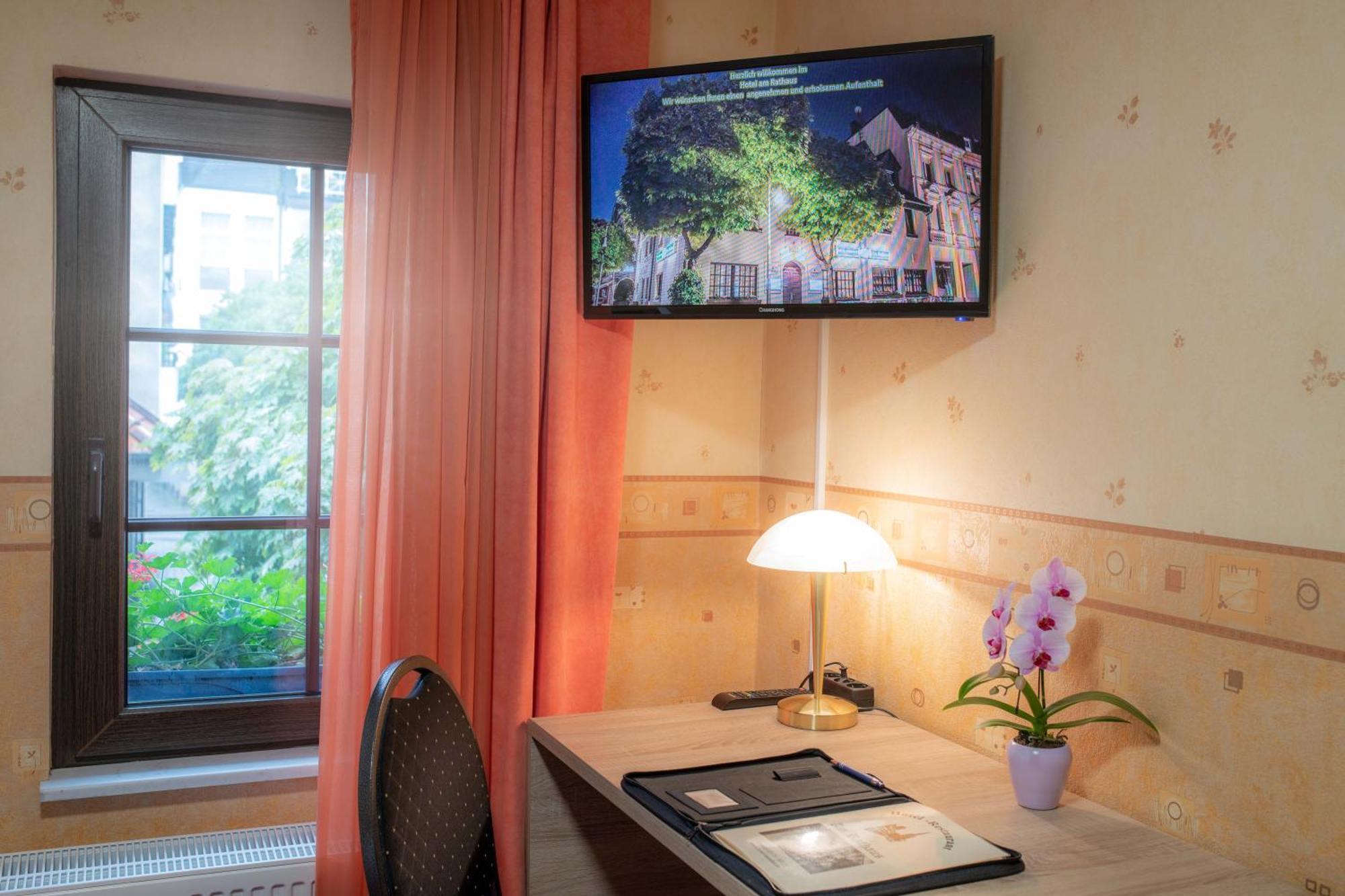 מנדן Hotel Am Rathaus מראה חיצוני תמונה