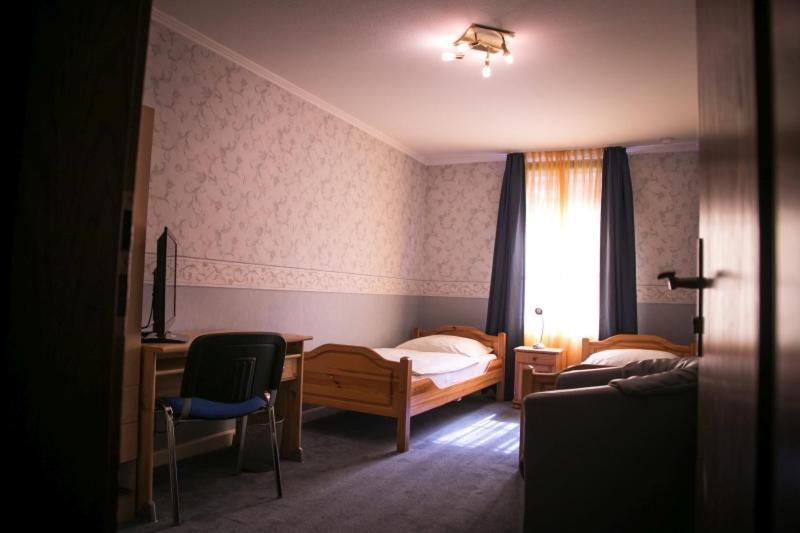 מנדן Hotel Am Rathaus מראה חיצוני תמונה