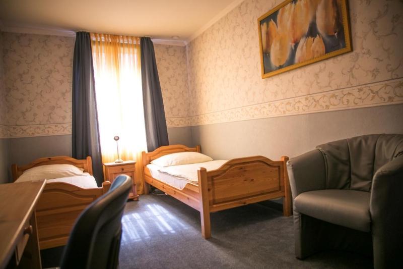 מנדן Hotel Am Rathaus מראה חיצוני תמונה