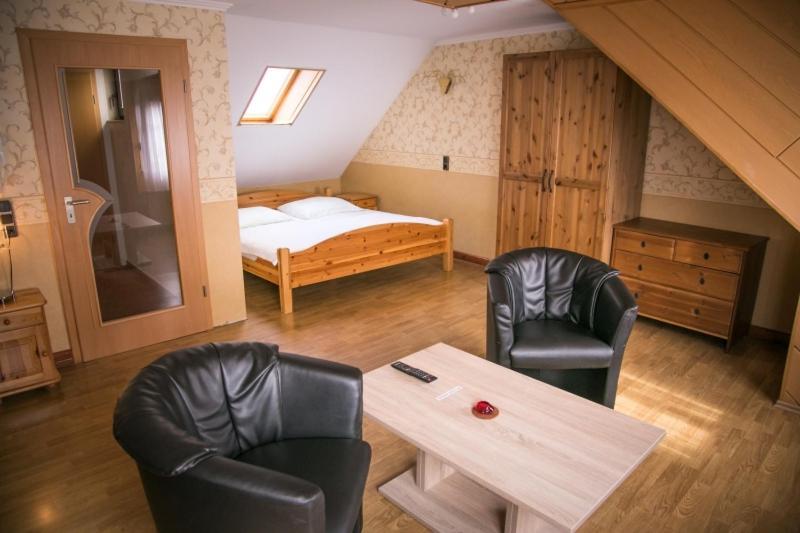 מנדן Hotel Am Rathaus מראה חיצוני תמונה