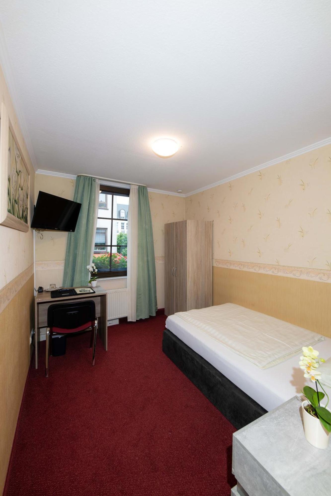 מנדן Hotel Am Rathaus מראה חיצוני תמונה